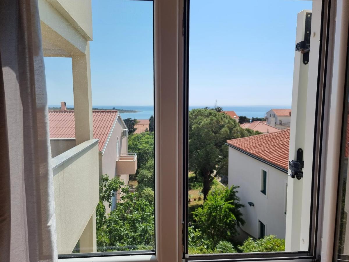 Apartment Wallot Novalja Buitenkant foto