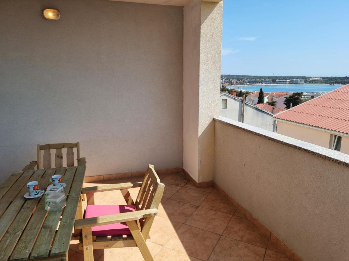 Apartment Wallot Novalja Buitenkant foto