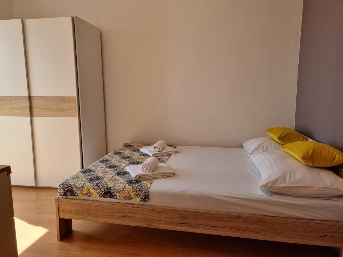 Apartment Wallot Novalja Buitenkant foto