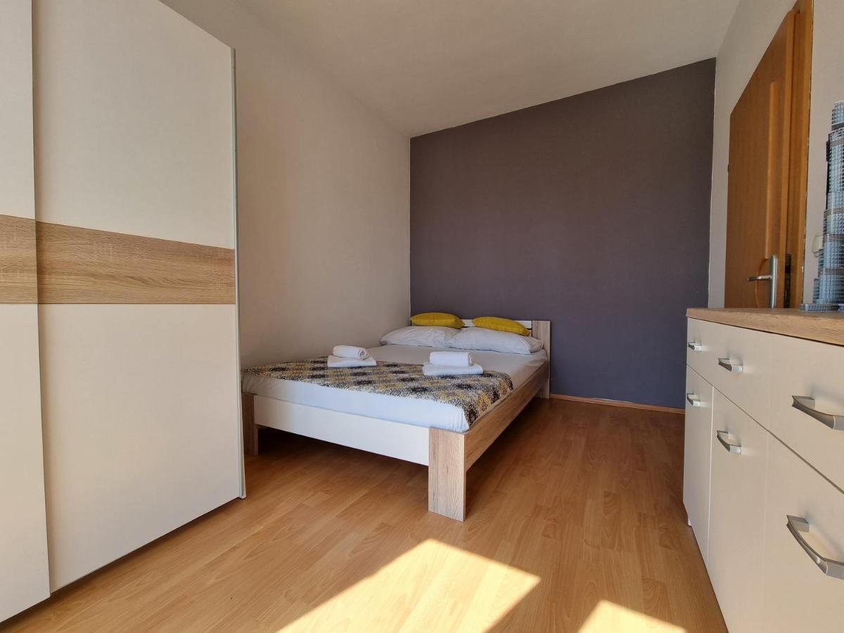 Apartment Wallot Novalja Buitenkant foto