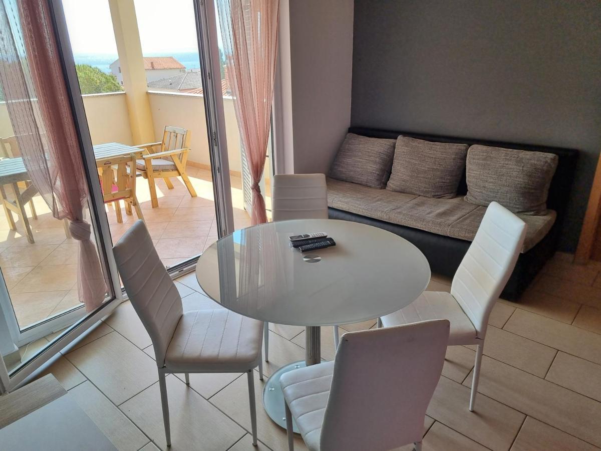 Apartment Wallot Novalja Buitenkant foto