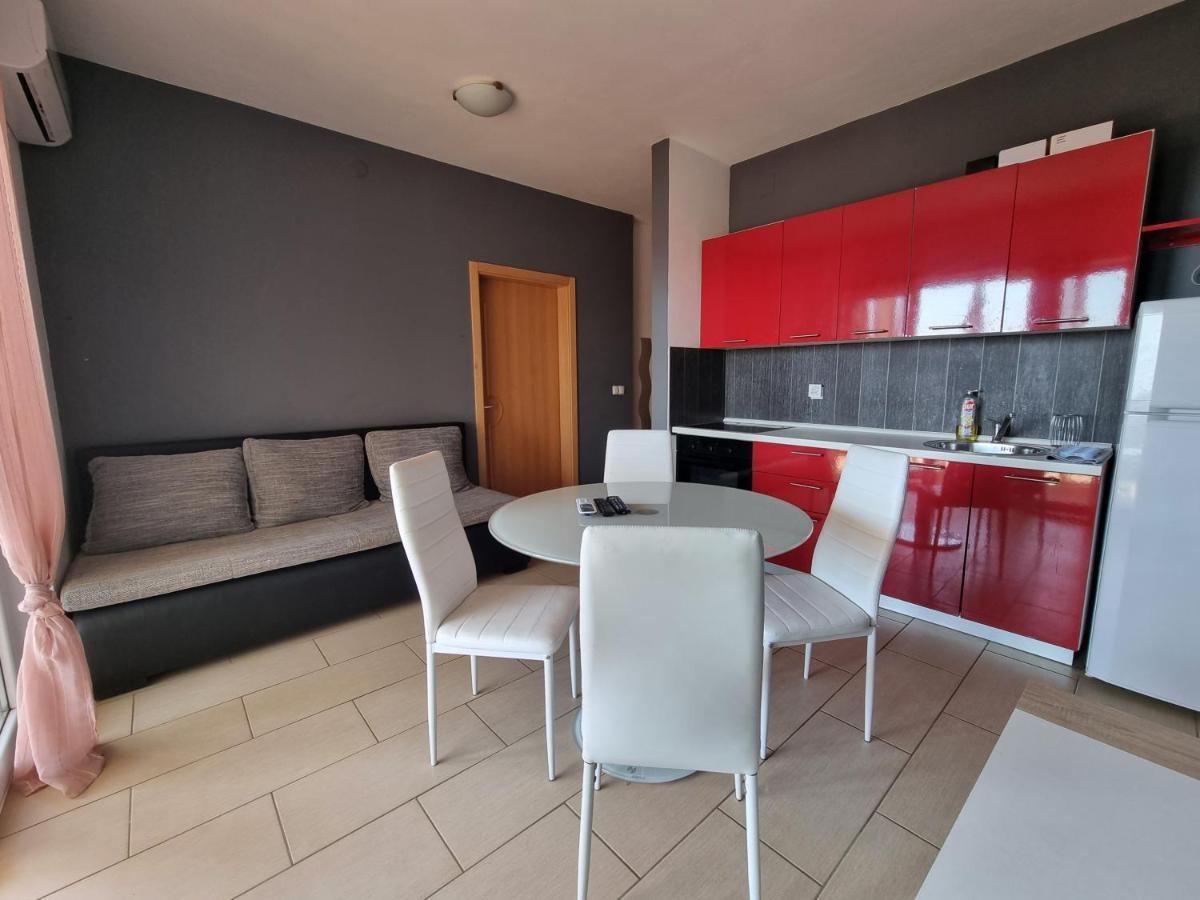 Apartment Wallot Novalja Buitenkant foto