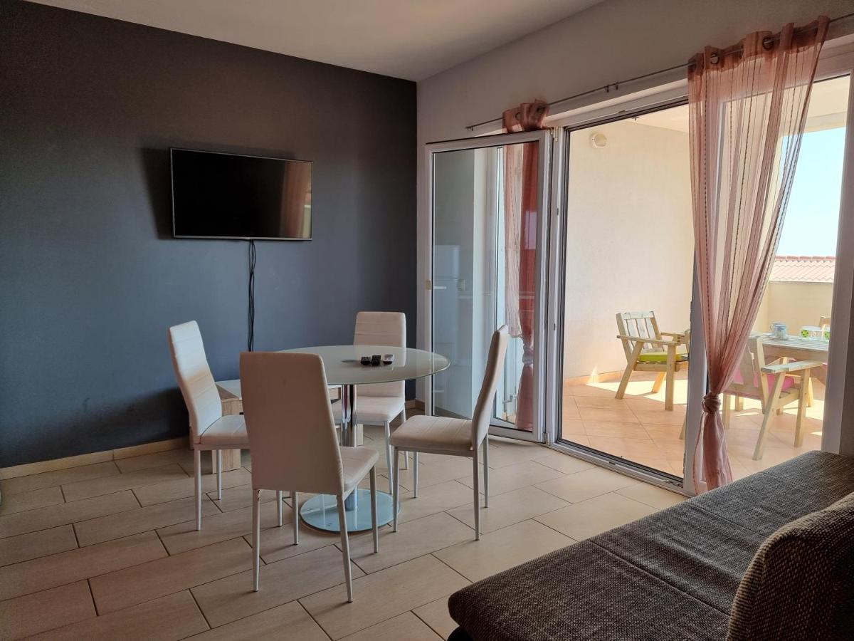 Apartment Wallot Novalja Buitenkant foto