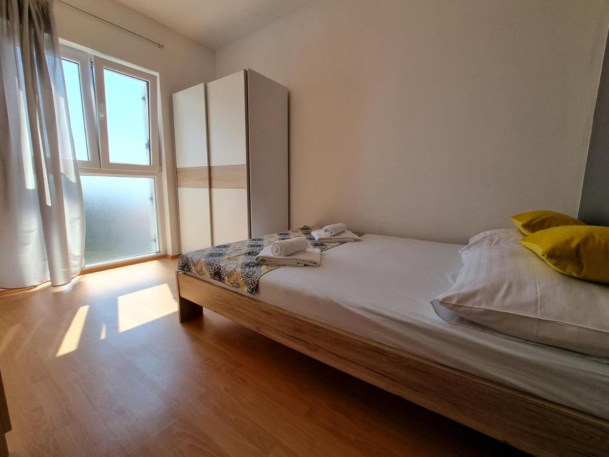 Apartment Wallot Novalja Buitenkant foto